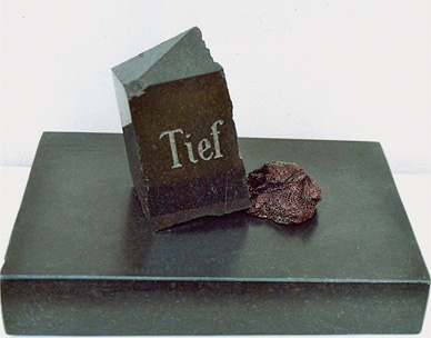 "Tief", 31 cm x 30 cm x 20 cm, Granit, Leinen, Epoxi, Leimfarbe 2011
