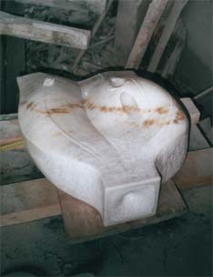 "Endzeit-Anfangszeit", 95 cm x 75 cm x 35 cm, Marmor